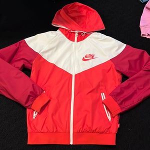 Looks pinkish on camera but it’s red just different shades. Very good condition